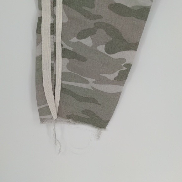 Mother Women's The Shaker Chop Crop Fray Camo Size 24 Desert Print Racer Linen - Picture 10 of 16